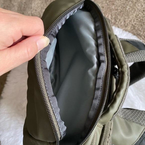 The North Face Kaban Transit Backpack (Green) - Picture 6 of 7